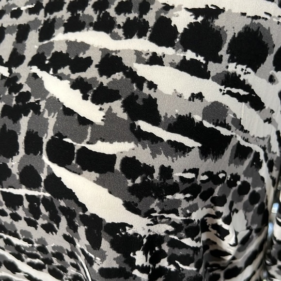 Black & White Abstract Top or Cover-Up - Picture 3 of 8